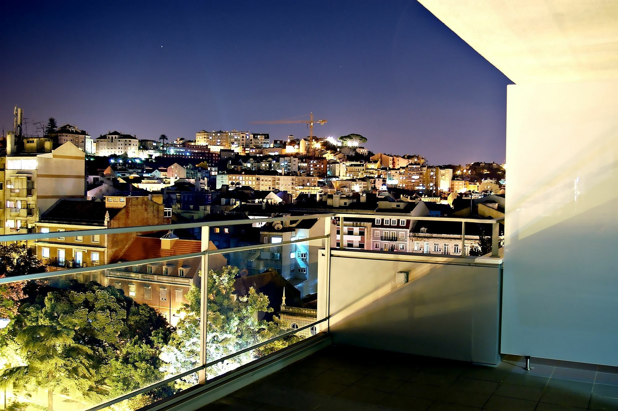 & By Apartahotel